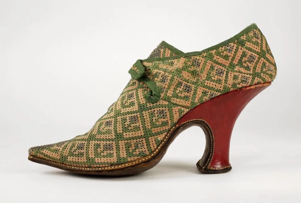 A pair of women's shoes with high heels, England, 1720–1740
Bata Shoe Museum, Toronto, Canada