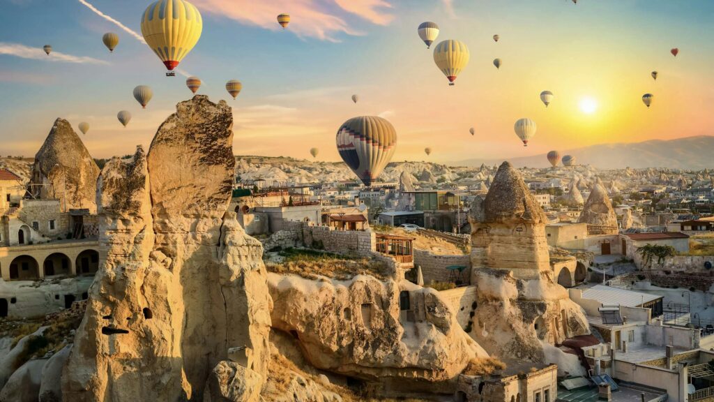 Early morning hours in Göreme, when 100s of hot air balloons take to the sky.