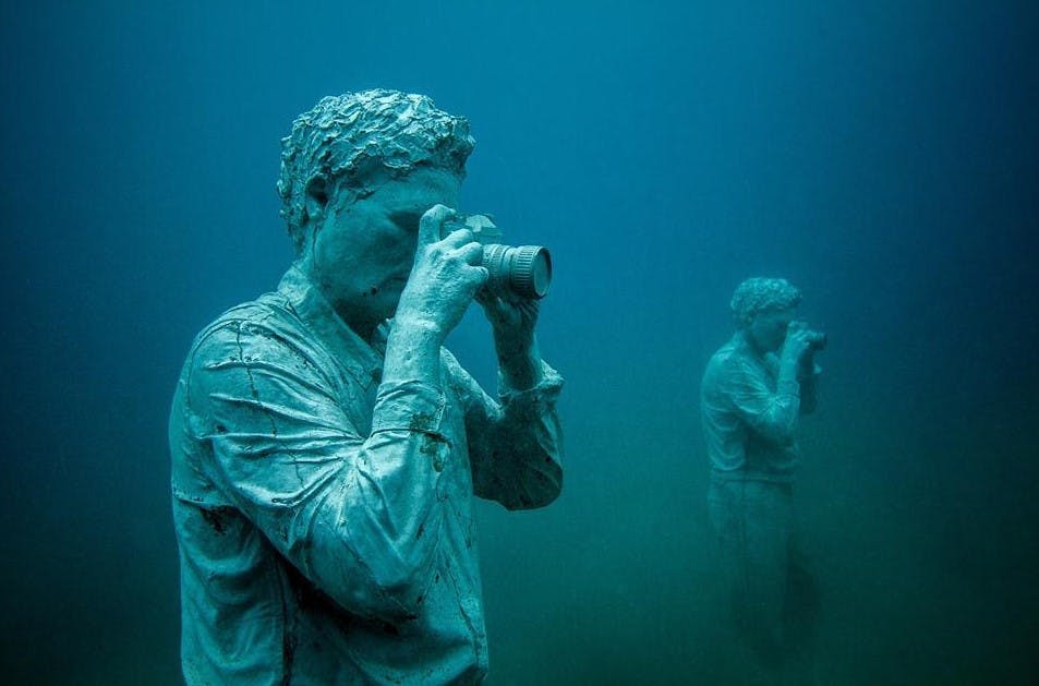 'The Photographer' by Jason deCaires Taylor. Museo Atlántico, Lanzarote, Spain 